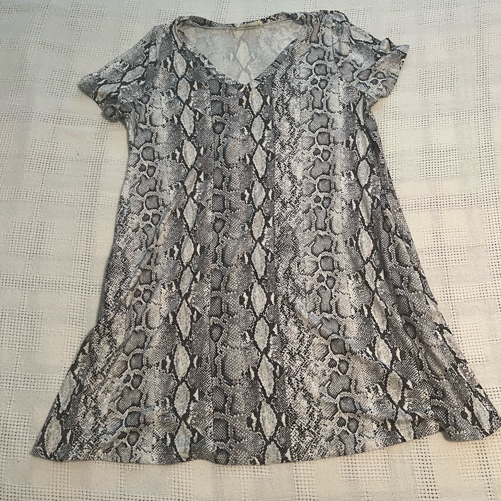 Boutique animal print tshirt dress with pockets